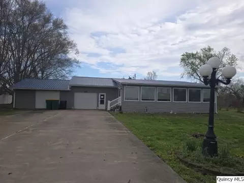 1741 Linn St, Hamilton, IL 62341