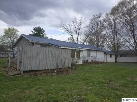 Exterior - 1741 Linn St, Hamilton, IL 62341 photo 5 of 6