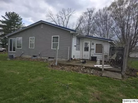 Exterior - 1741 Linn St, Hamilton, IL 62341 photo 4 of 6