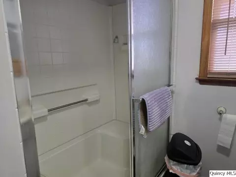 Bath - 1741 Linn St, Hamilton, IL 62341 photo 1 of 2