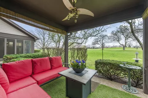 Exterior - 1760 Pebble Beach Dr, Hoffman Estates, IL 60169 photo 2 of 3