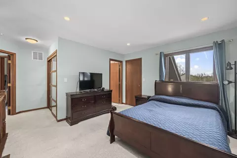 Bedroom - 1760 Pebble Beach Dr, Hoffman Estates, IL 60169 photo 3 of 4