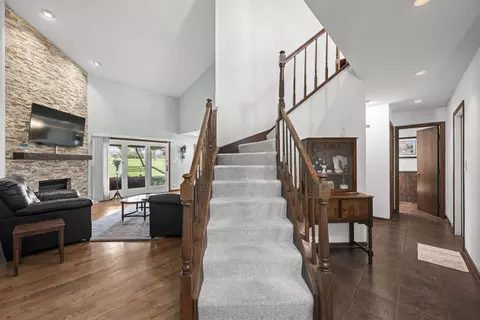 Entry Way - 1760 Pebble Beach Dr, Hoffman Estates, IL 60169 photo 1 of 2