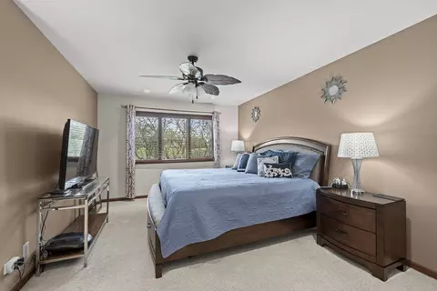Bedroom - 1760 Pebble Beach Dr, Hoffman Estates, IL 60169 photo 2 of 4