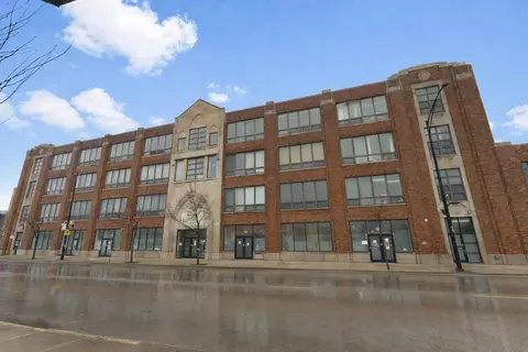 4131 W Belmont Ave #402, Chicago, IL 60641
