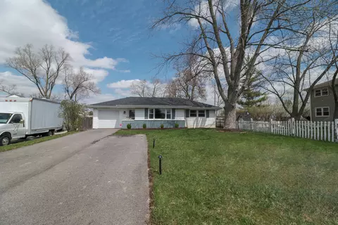 2414 Deerpath Dr, Lindenhurst, IL 60046