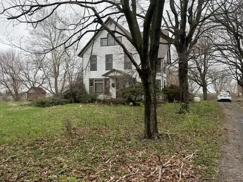 656 N 6th Rd, Rutland, IL 61358