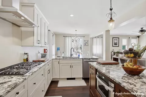 Kitchen - 1906 Hillside Ln, Mchenry, IL 60051 photo 4 of 7