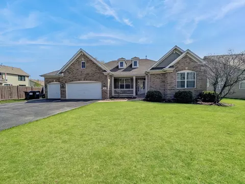1906 Hillside Ln, Mchenry, IL 60051