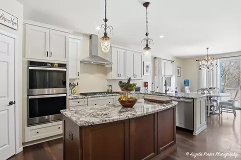 Kitchen - 1906 Hillside Ln, Mchenry, IL 60051 photo 5 of 7