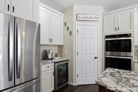 Kitchen - 1906 Hillside Ln, Mchenry, IL 60051 photo 6 of 7