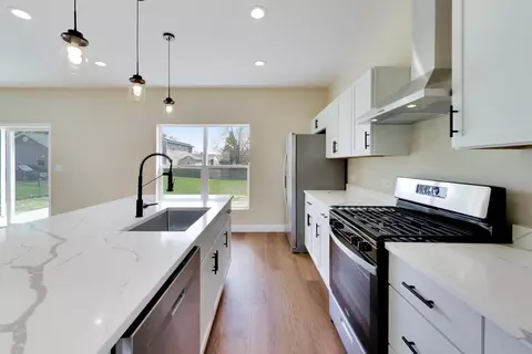239 Parker Ave, Aurora, IL 60505 photo 8