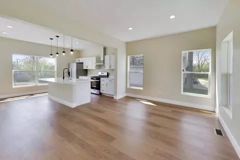 239 Parker Ave, Aurora, IL 60505 photo 6