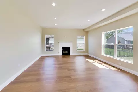239 Parker Ave, Aurora, IL 60505 photo 3