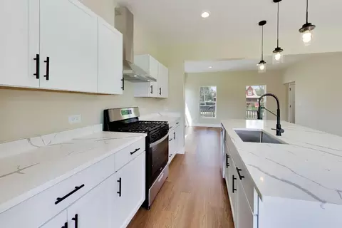 239 Parker Ave, Aurora, IL 60505 photo 9