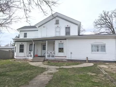 302 S Ottawa St, Earlville, IL 60518