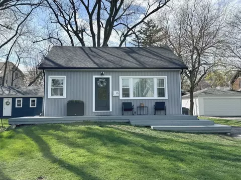 15 S Huffman St, Naperville, IL 60540