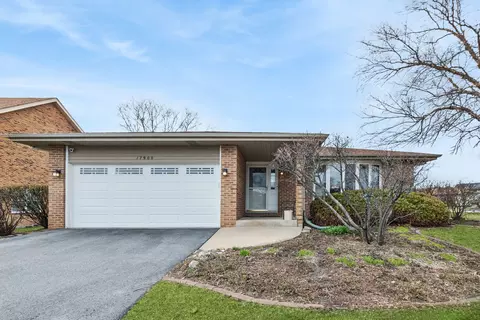 17900 Poplar Ln, Country Club Hills, IL 60478