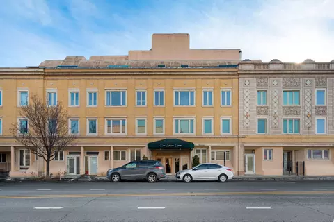 6337 Roosevelt Rd #107, Berwyn, IL 60402