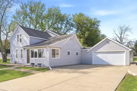 602 S Fourth Dr, Ashton, IL 61006