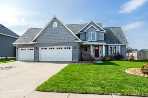 1051 W Price St, Eldridge, IA 52748