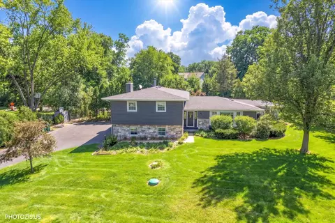 3270 Middlesax Dr, Long Grove, IL 60047