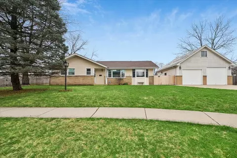 644 Pierce Ct, Grayslake, IL 60030