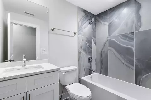 Bath - Undisclosed, Chicago, IL 60653 photo 1 of 6