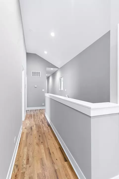 Entry Way - Undisclosed, Chicago, IL 60653 photo 1 of 1