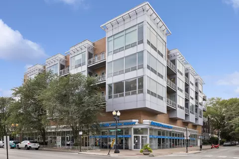 3920 N Sheridan Rd #301, Chicago, IL 60613