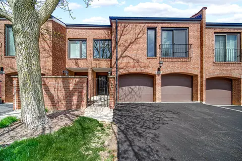 19 W278 Governors Trl, Oak Brook, IL 60523