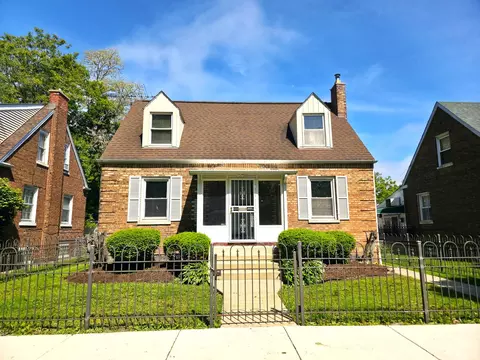 10055 S Oglesby Ave, Chicago, IL 60617