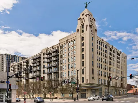 758 N Larrabee St #615, Chicago, IL 60654