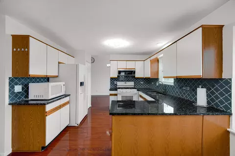 Kitchen - 371 Cimarron Ct, Aurora, IL 60504 photo 4 of 5