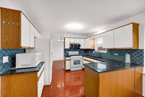 Kitchen - 371 Cimarron Ct, Aurora, IL 60504 photo 1 of 5
