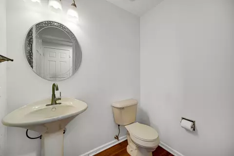 Bath - 371 Cimarron Ct, Aurora, IL 60504 photo 3 of 3