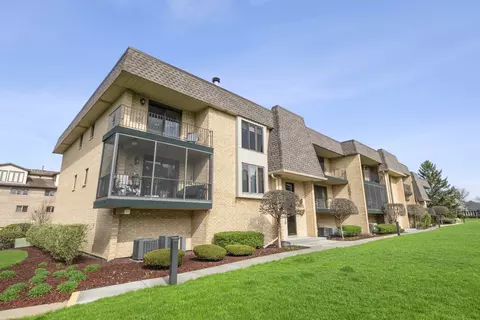 15705 Old Orchard Ct #2S, Orland Park, IL 60462
