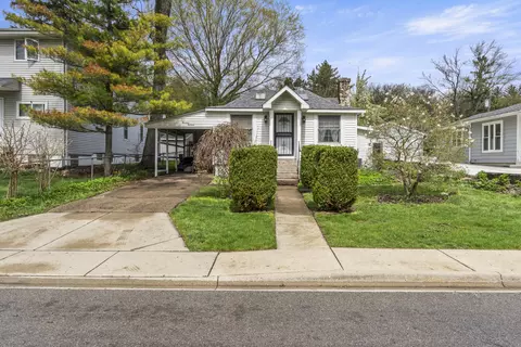 Exterior - 1414 N Harrison St, Algonquin, IL 60102 photo 1 of 3