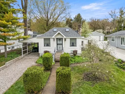 Exterior - 1414 N Harrison St, Algonquin, IL 60102 photo 2 of 3