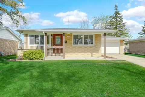 527 N Virginia Ave, Glenwood, IL 60425
