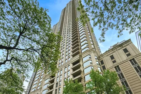 25 E Superior St #1801, Chicago, IL 60611