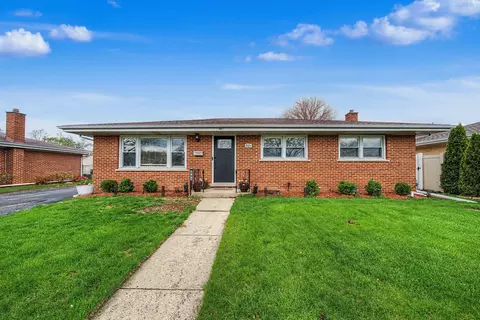 581 Welter Dr, Wood Dale, IL 60191