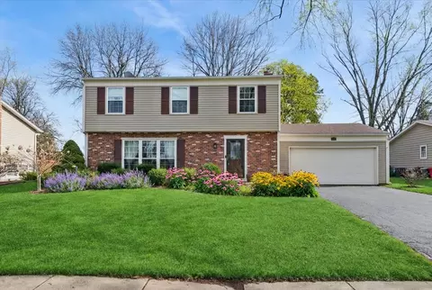 1150 Casa Solana Dr, Wheaton, IL 60189