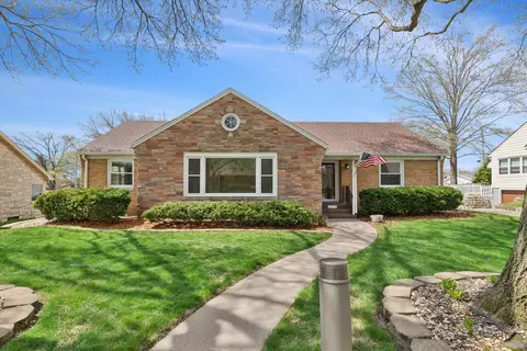 2414 Armil Pl, Davenport, IA 52804