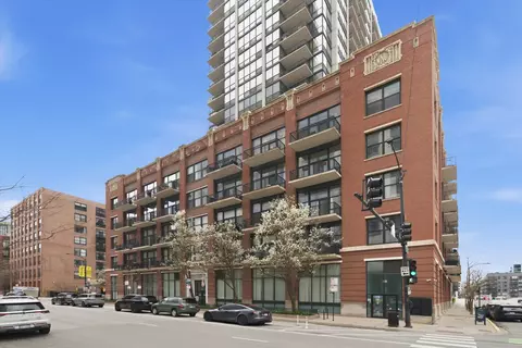 210 S Desplaines St #1210, Chicago, IL 60661