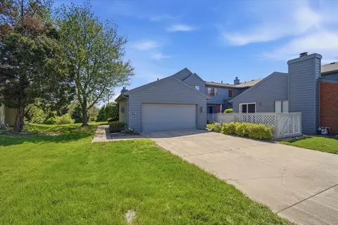 Exterior - 2 Sun Pointe Ct #2A, Bloomington, IL 61704 photo 2 of 6