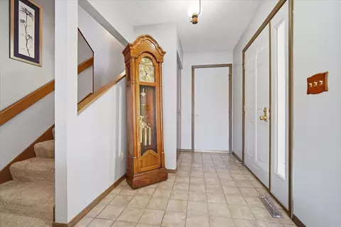 Entry Way - 2 Sun Pointe Ct #2A, Bloomington, IL 61704 photo 1 of 1