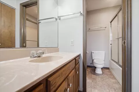 Bath - 2 Sun Pointe Ct #2A, Bloomington, IL 61704 photo 2 of 3