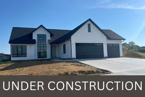 6 Viola Dr, Le Claire, IA 52753