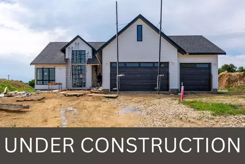 6 Viola Dr, Le Claire, IA 52753